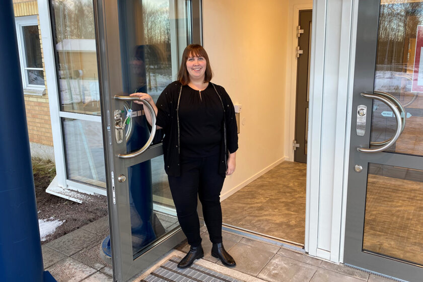 Kundservicechefen öppnar dörren