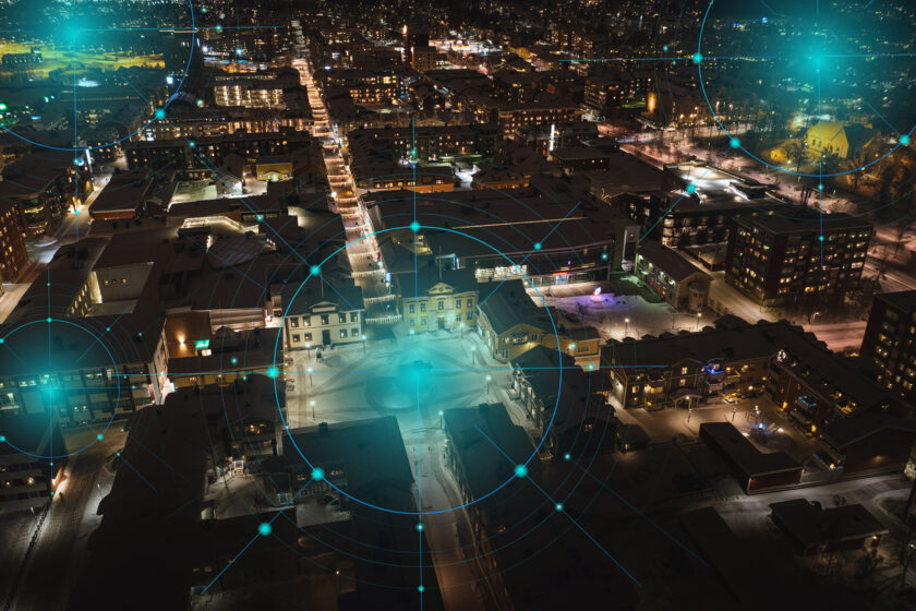 Vinterbild över Piteå stad tagen nattetid. Bilden har ett futuristiskt overlay som ska symbolisera LoRa-sensorer
