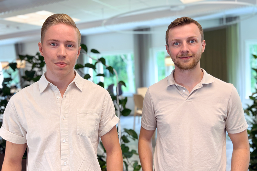 Porträttfoto som visar Jesper Jonsson, underhållsingenjör och Viktor Holmberg, verksamhetsutvecklare