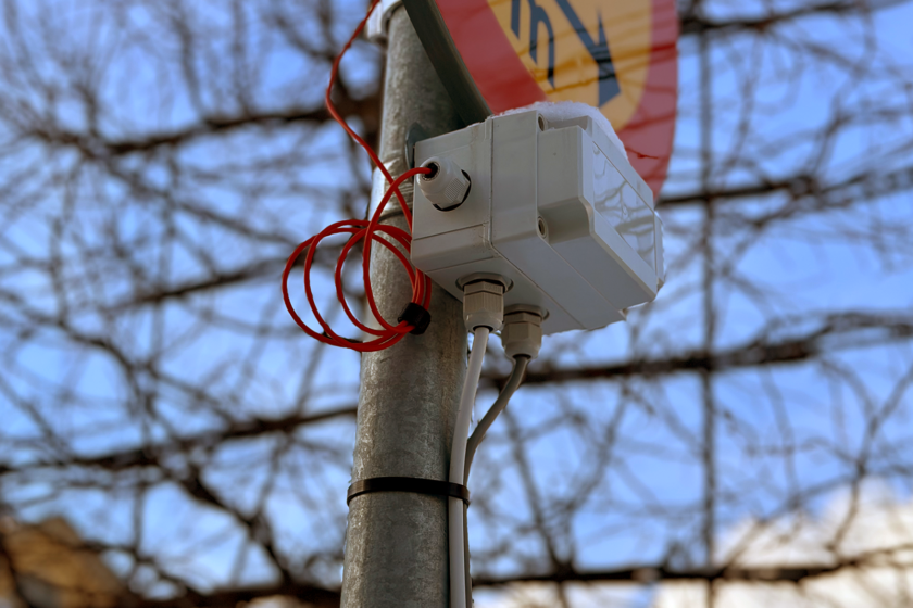 Lora Sensor uppsatt på trafikstolpe