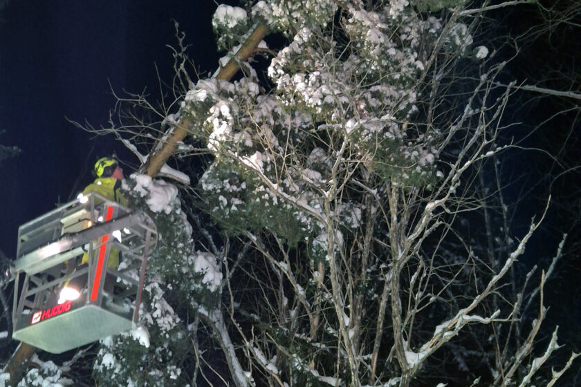 Andreas Bergvall i lastbilens korg