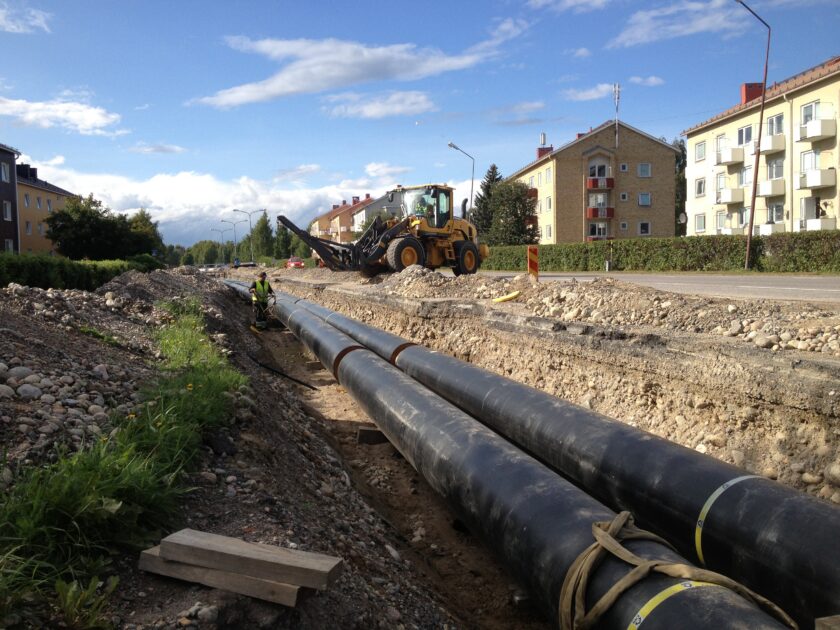 Rör som är nedgrävda i marken i centrala Piteå.