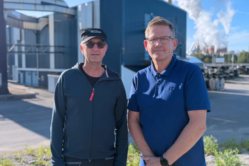 Jan Isaksson och Daniel Eriksson vid PiteEnergis lokaler.