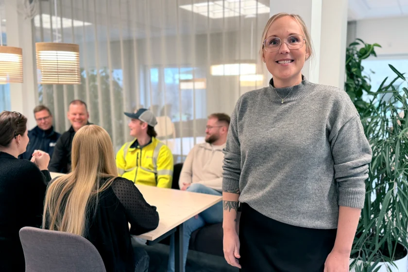 Medarbetare på PiteEnergi vid fikabordet